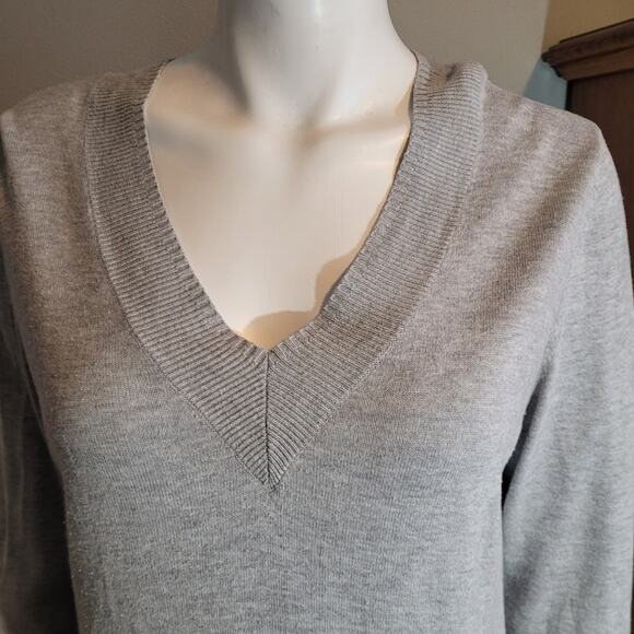 Adrienne Vittadini Gray Oversized V-Neck Sweater XL Minimalist Capsule Neutral - Picture 4 of 8
